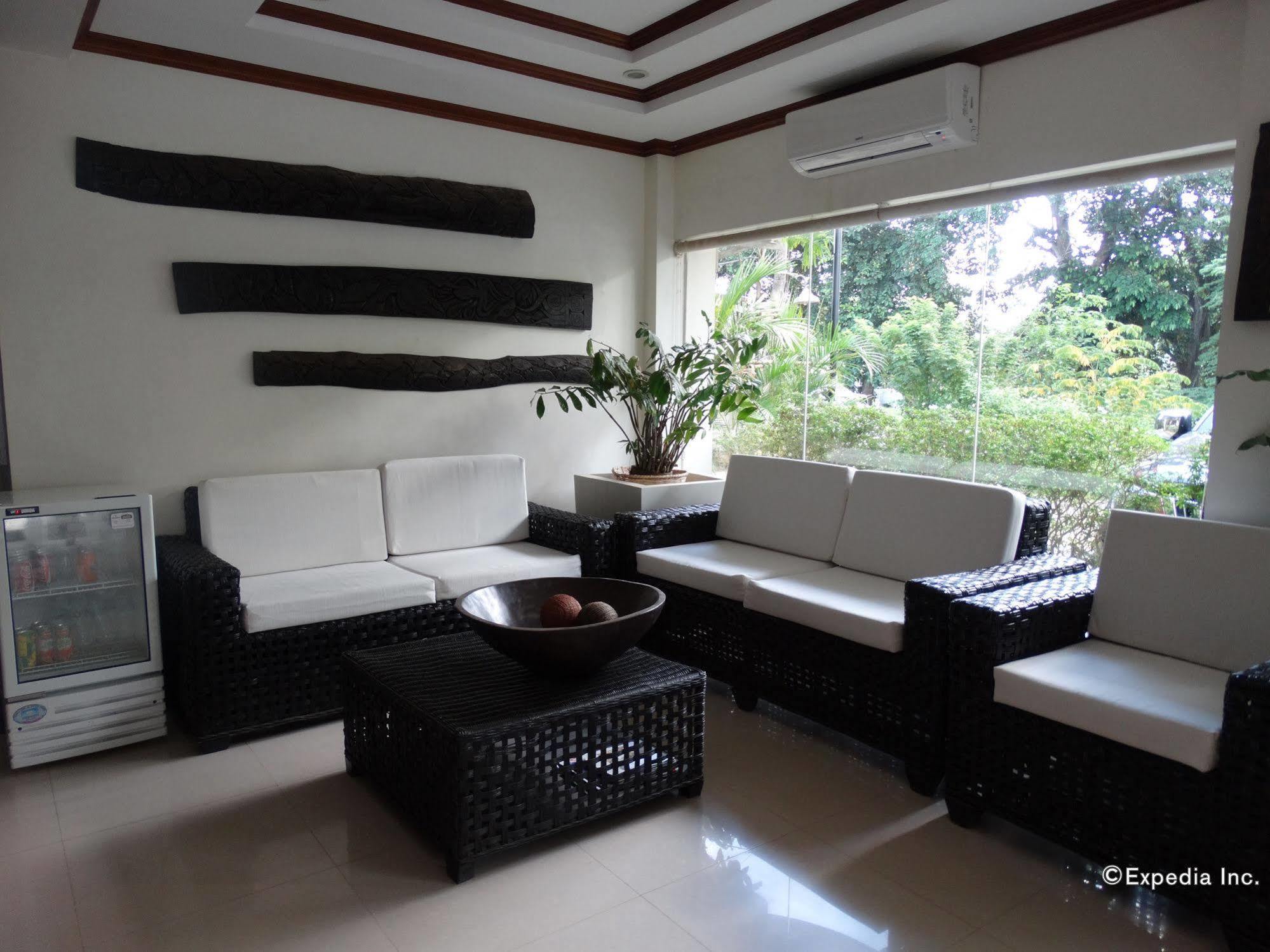 Ipil Suites Puerto Princesa Esterno foto