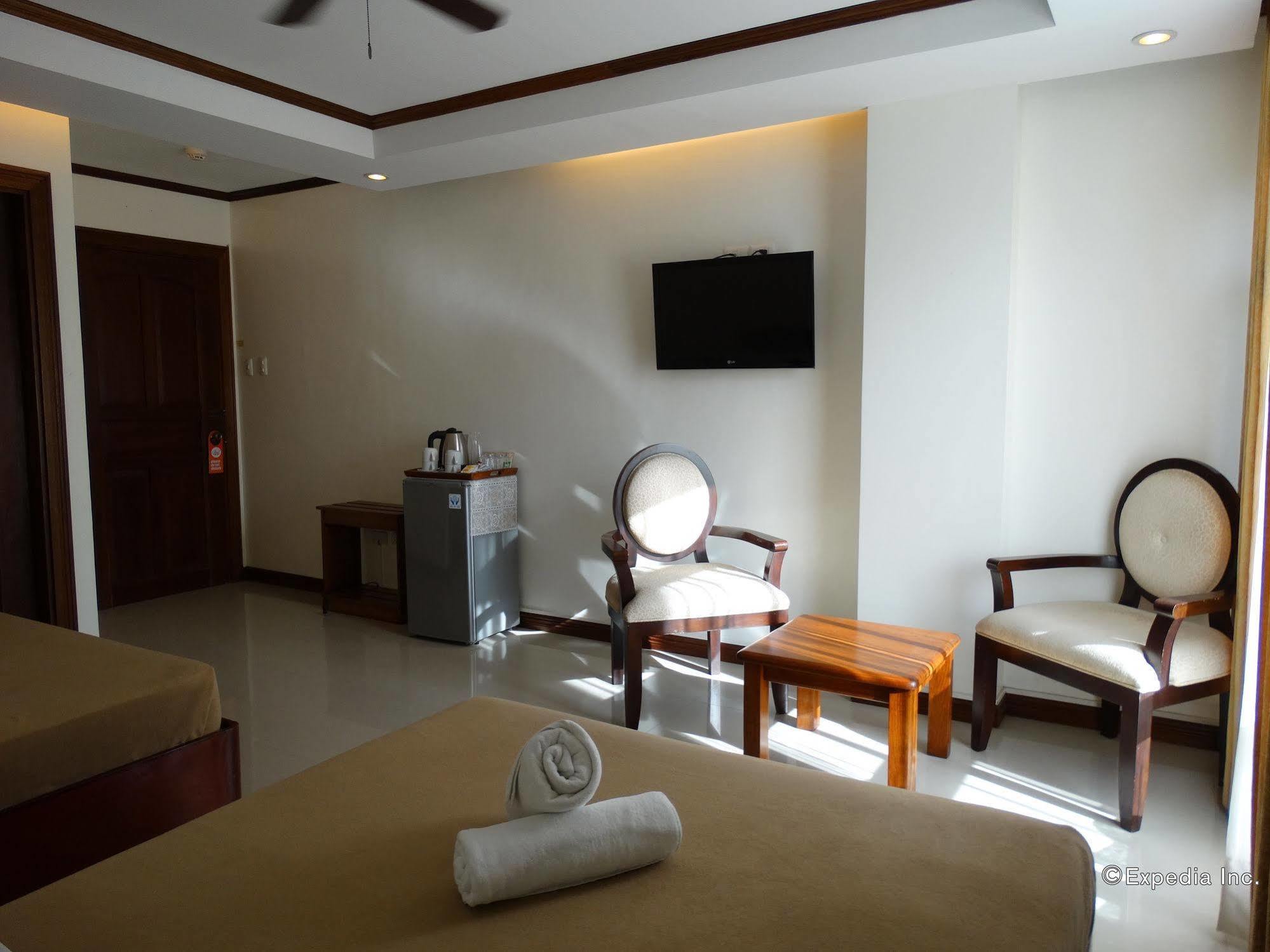 Ipil Suites Puerto Princesa Esterno foto