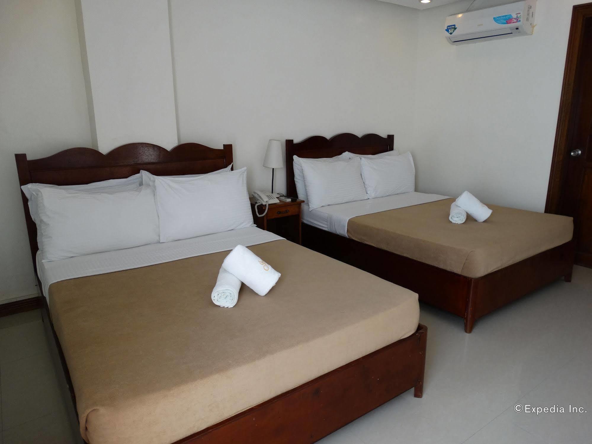 Ipil Suites Puerto Princesa Esterno foto