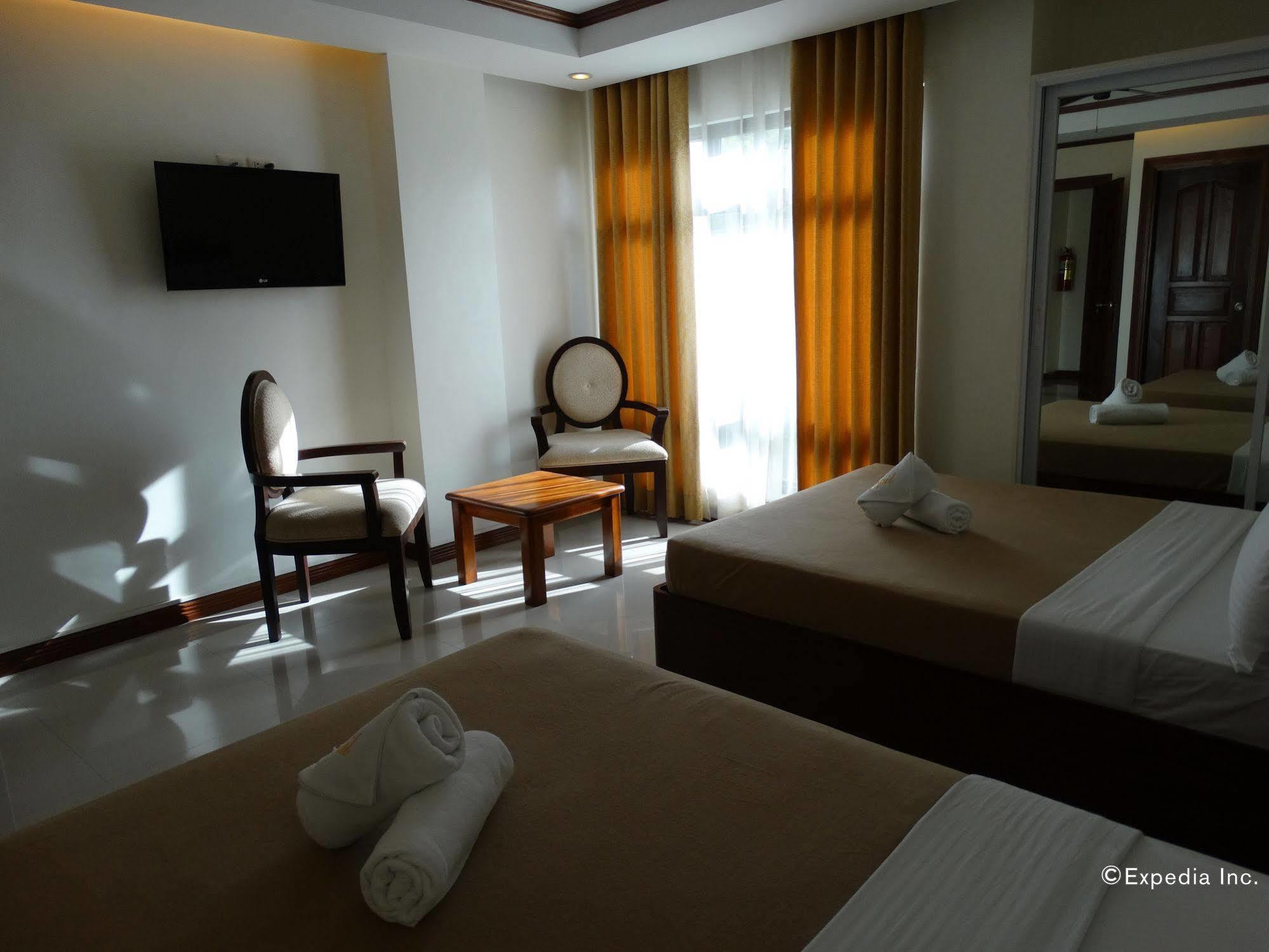 Ipil Suites Puerto Princesa Esterno foto