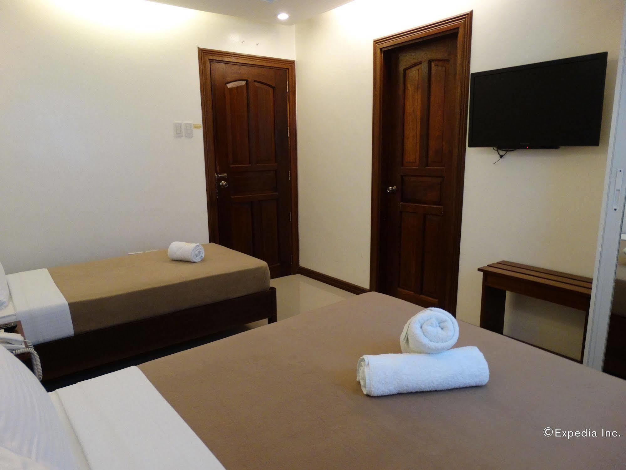 Ipil Suites Puerto Princesa Esterno foto