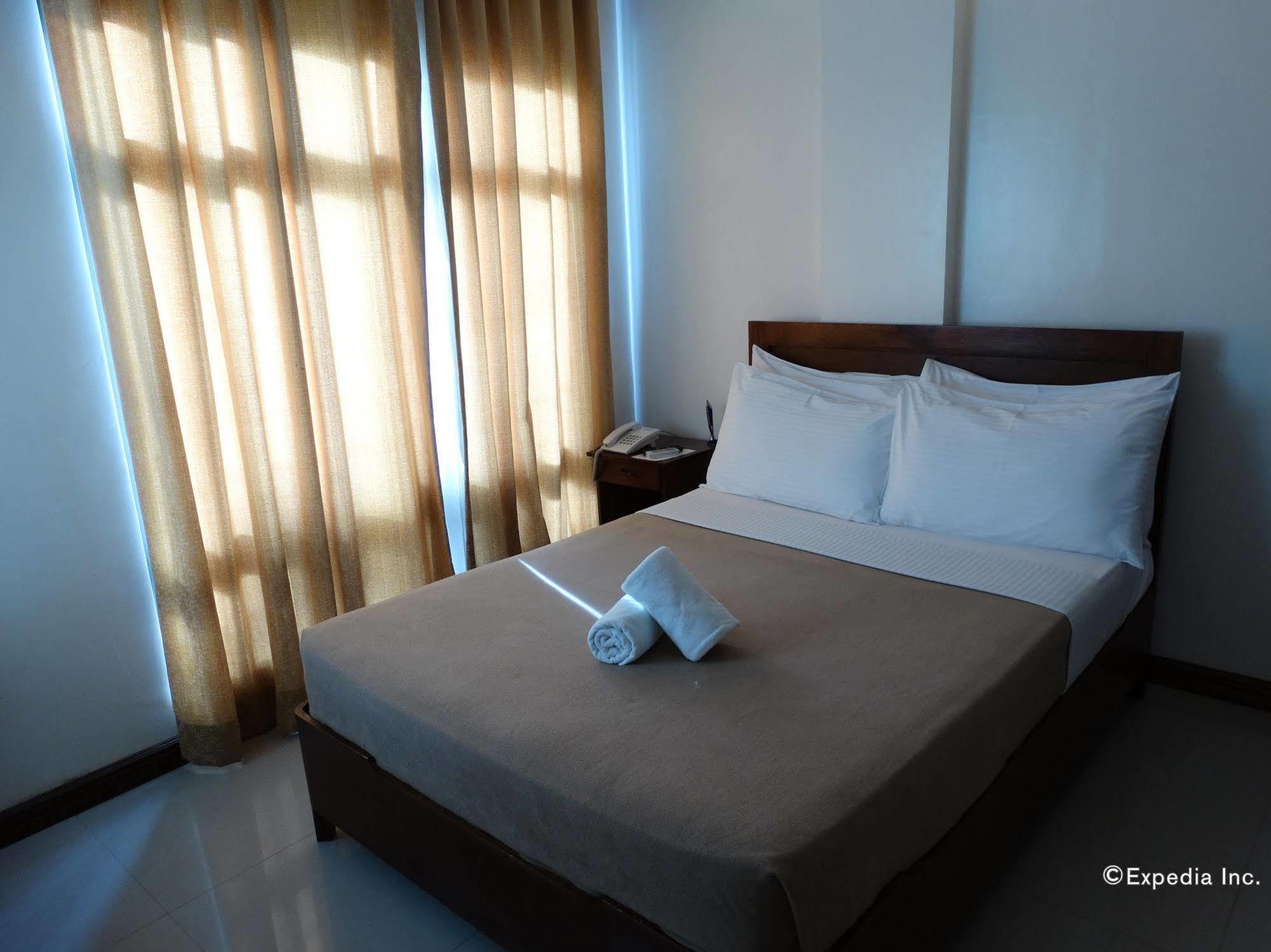Ipil Suites Puerto Princesa Esterno foto