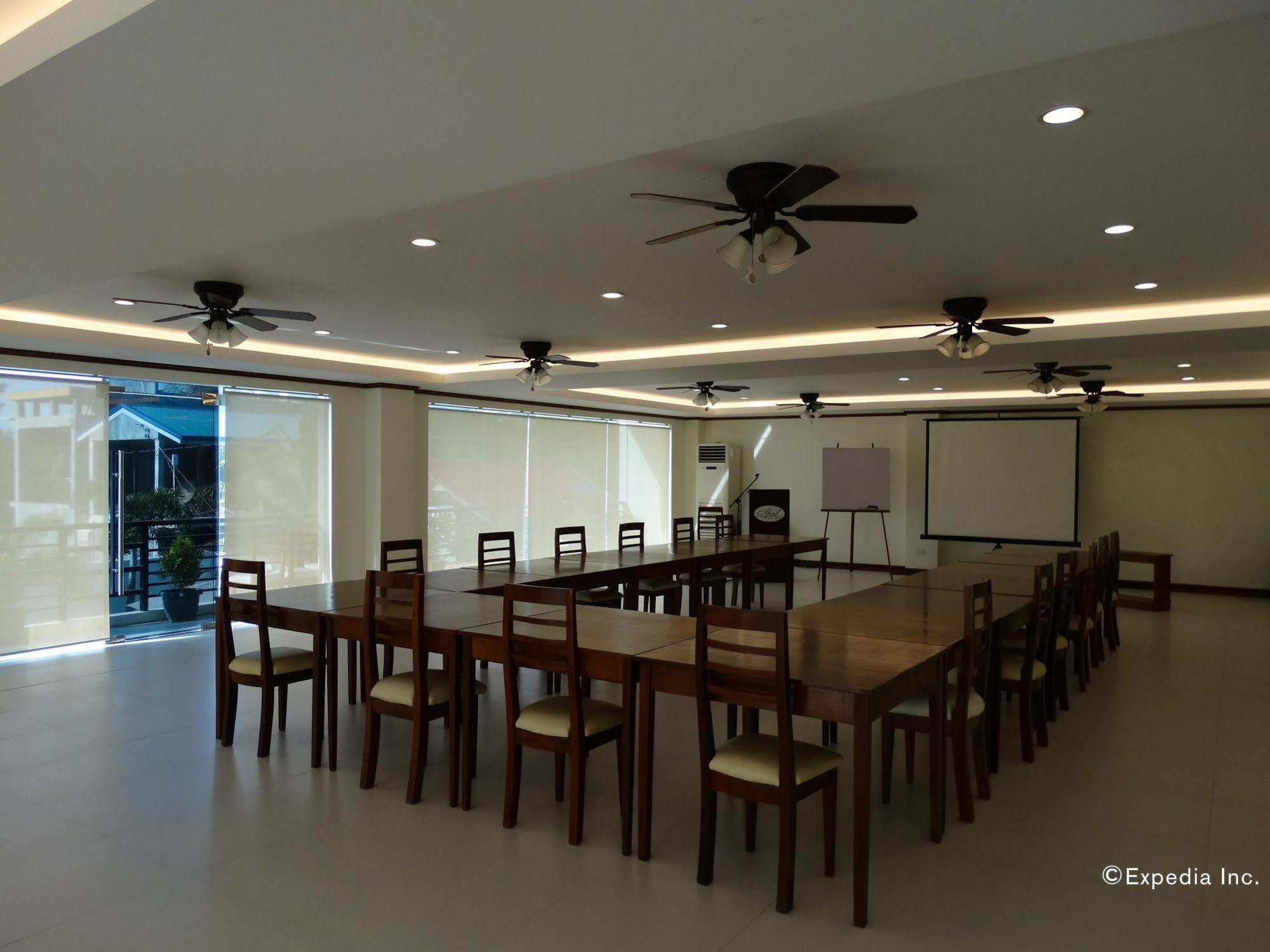 Ipil Suites Puerto Princesa Esterno foto