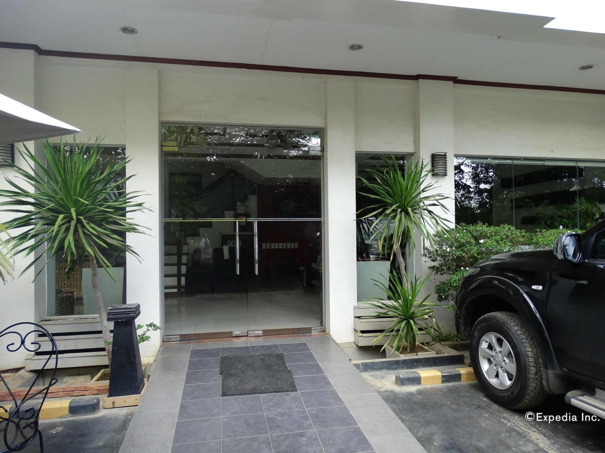 Ipil Suites Puerto Princesa Esterno foto