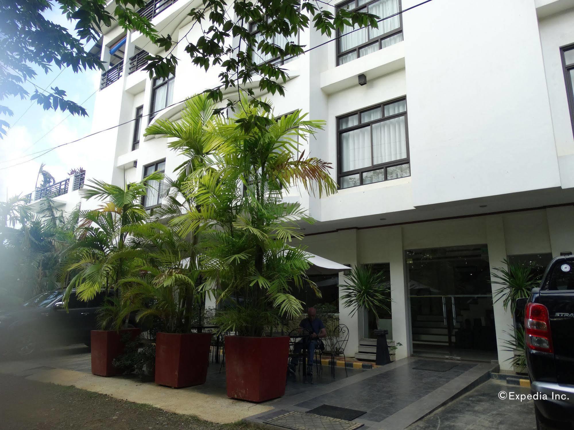 Ipil Suites Puerto Princesa Esterno foto