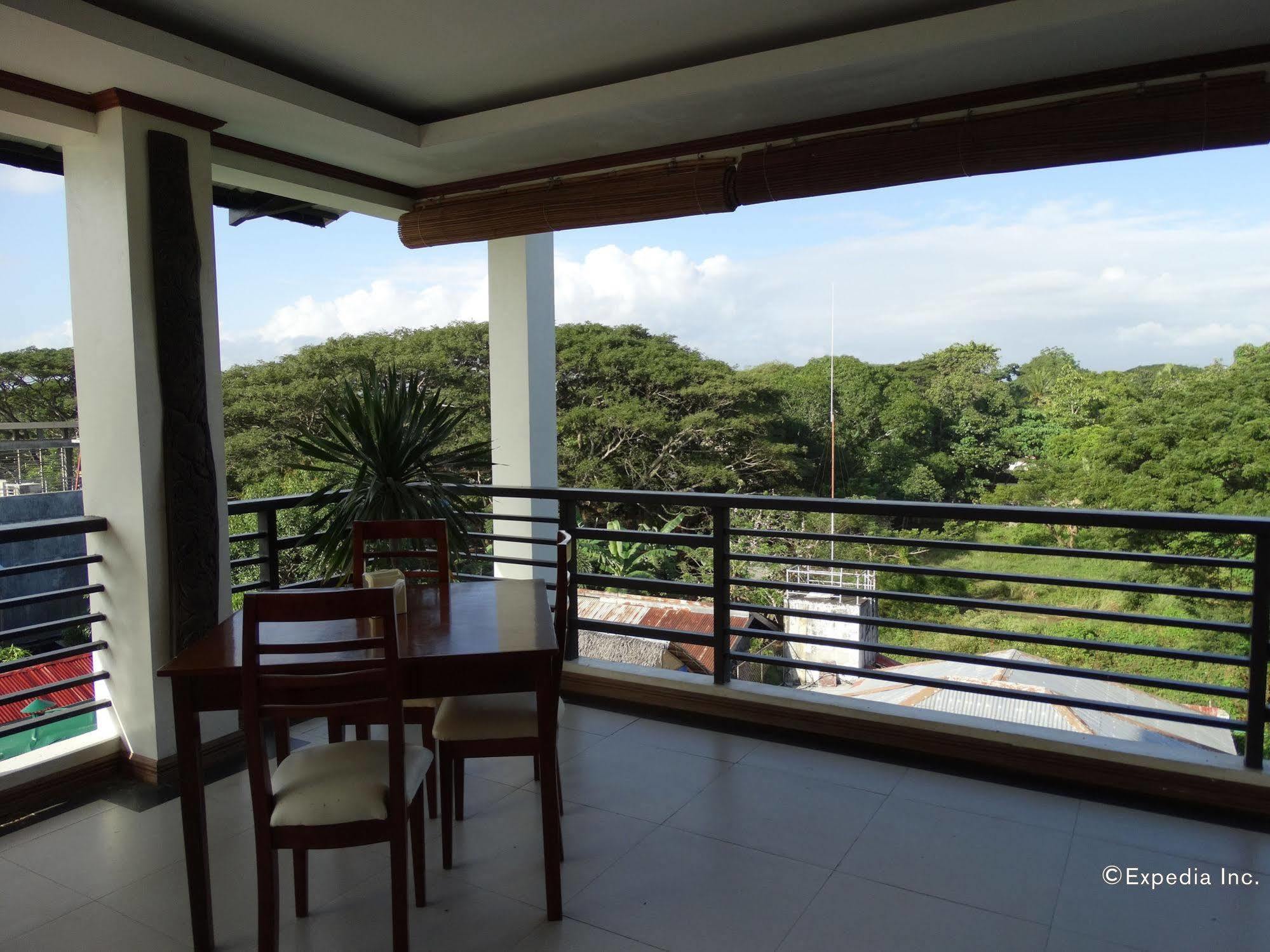 Ipil Suites Puerto Princesa Esterno foto