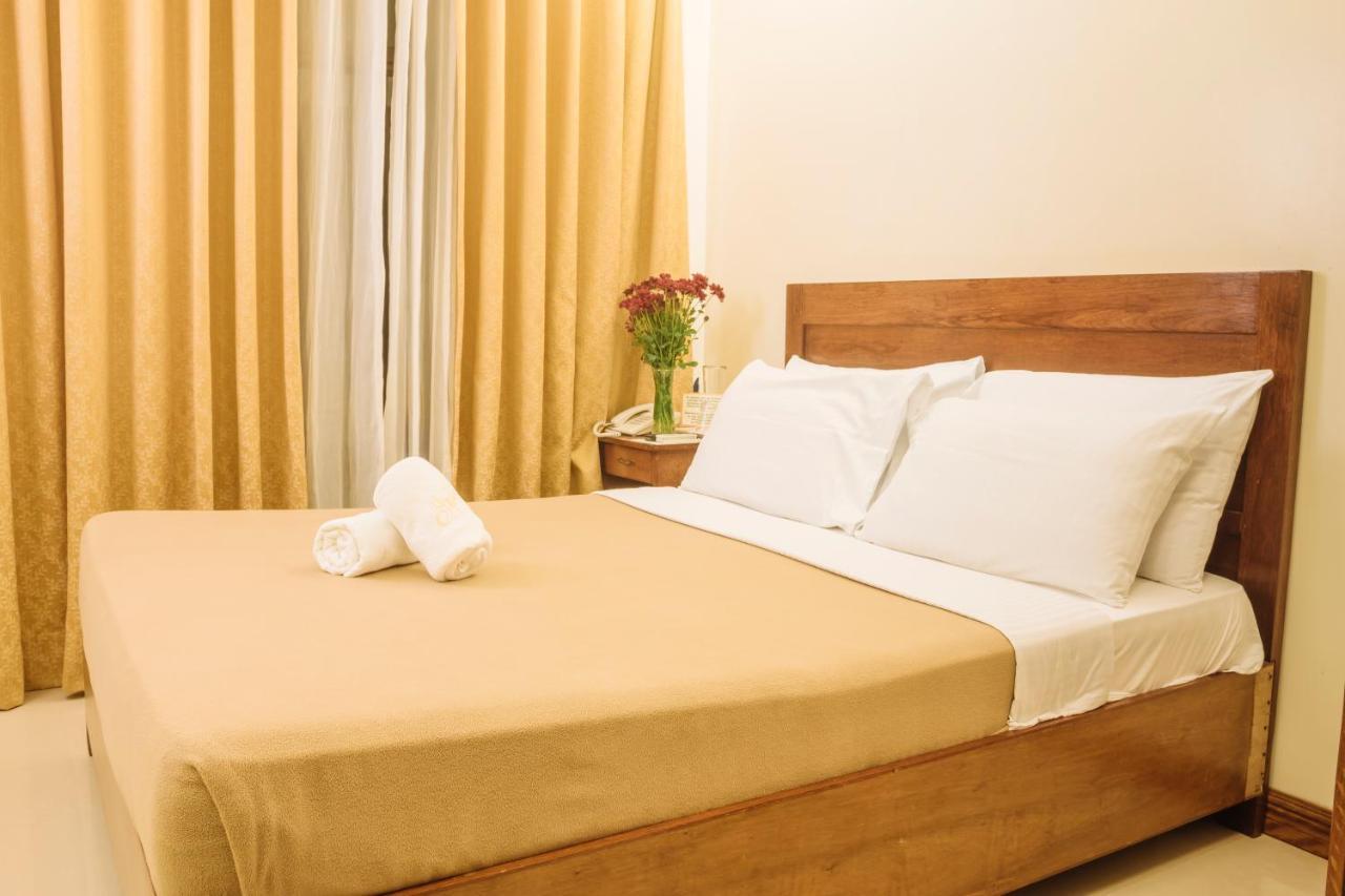 Ipil Suites Puerto Princesa Esterno foto